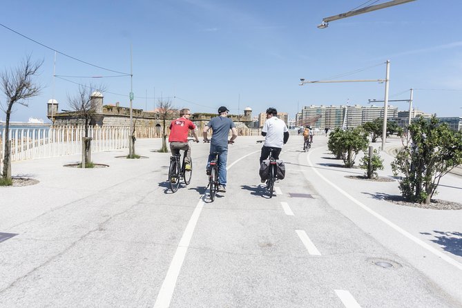 Private e-Bike Tour in Porto – Explore Riverside, Beaches & Parks - Starting in Miragaia and Alfândega