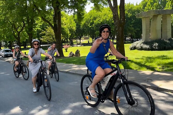 Private Electric Bike Tour in Oporto - The riverfront monuments on the return