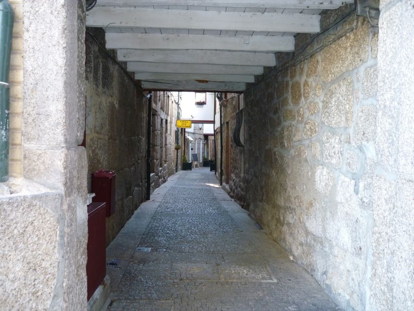 Private Guimarães Half-Day Tour from Porto - Toural Square and the value of free time