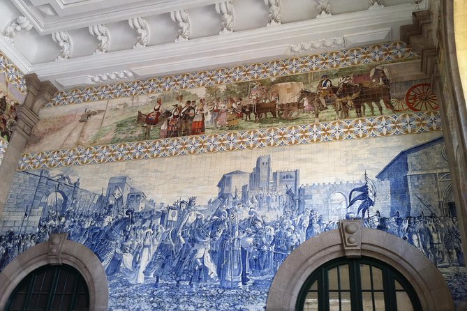 Private off the beaten Walking Tour Porto with a local expert - São Bento and Porto’s blue-and-white welcome