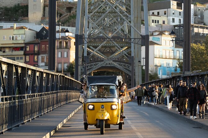 Private Port: Tuk Tuk and boat with local guides - Starting in Batalha and climbing toward Fontainhas