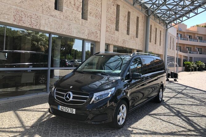 Private Porto Airport and Hotel Transfer - A calm welcome after landing at Porto Airport