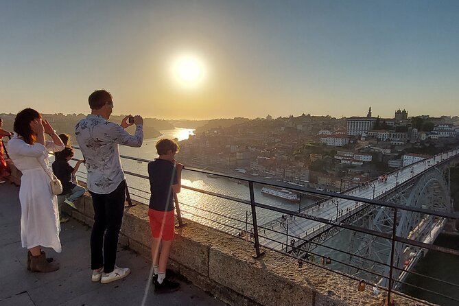 Private Porto Sightseeing by Vintage VW Kombi (up to 8 people) - Clérigos Tower and the central streets