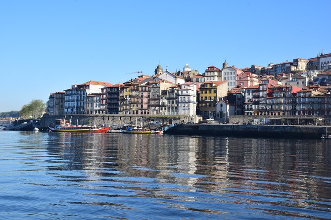 Private Sailing Charter in Porto - Heading west toward Arrábida Bridge