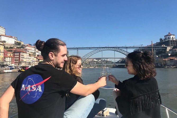 Private tasting in the Douro (1 to 7 people) on a yacht for yourself - Under the Infante Bridge and into Porto’s river corridor