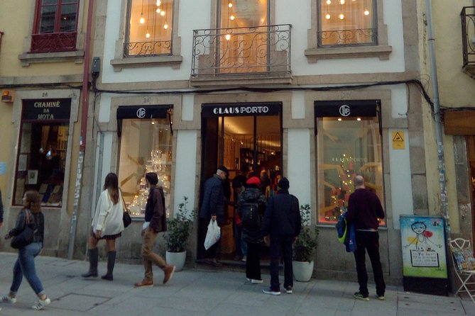 Private Tour in Porto Main Highlights with Traditional Lunch - Livraria Lello: the hour that anchors the day