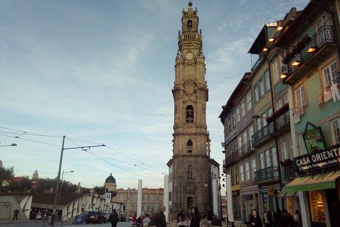 Private Tour in Porto Main Highlights with Traditional Lunch - Harry Potter references around Fonte dos Leões