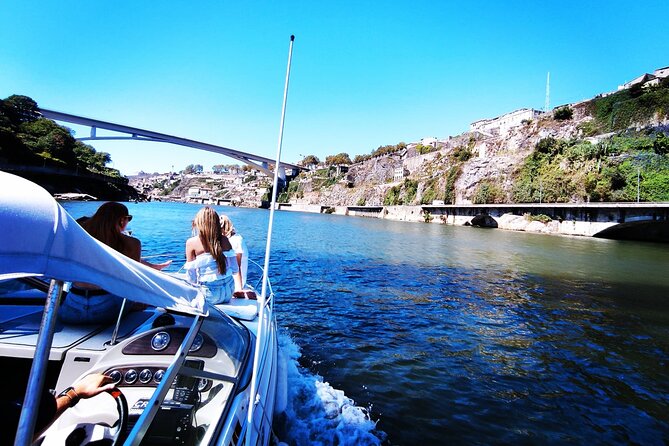 Private Tour of the Bridges and Douro River 2h, group price up to 6px - Why the Douro makes this a good Porto tour