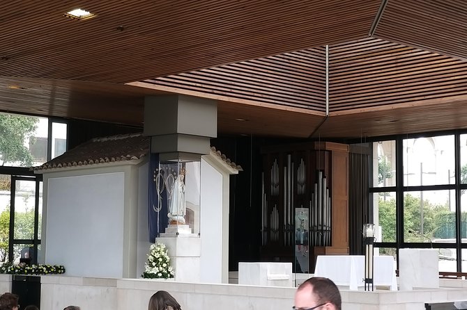 Private Tour to Fátima Sanctuary and the Little Shepherds Houses - Walking the Via Sacra for about one hour