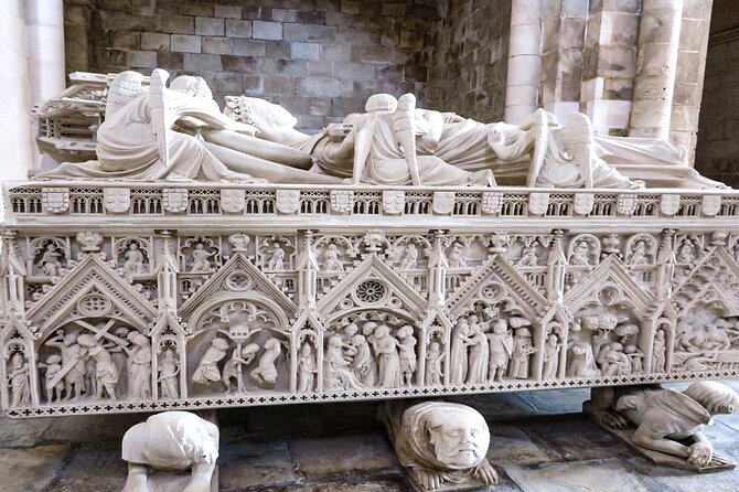Private Tour to Nazaré and Alcobaça, giant waves and a monastery - Alcobaça Monastery and the story of Pedro and Inês
