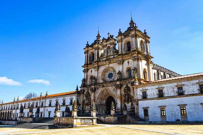 Private Tour to Nazaré and Alcobaça, giant waves and a monastery - Who will get the most from this tour