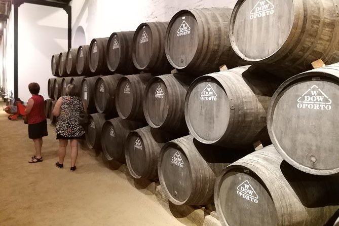 Private Tour to stunning Douro Valley and most renowned wineries - Leaving Porto for the vineyard hills