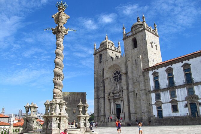 Private tour with Dutch guide in Porto - Starting at Sé and São Bento Station