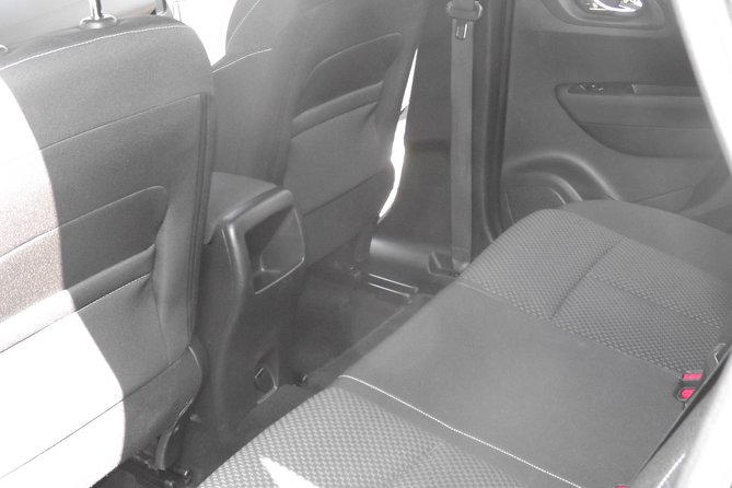 Private Transfer from Porto airport to Porto city, or Porto city to airport - The 30-minute ride into Porto