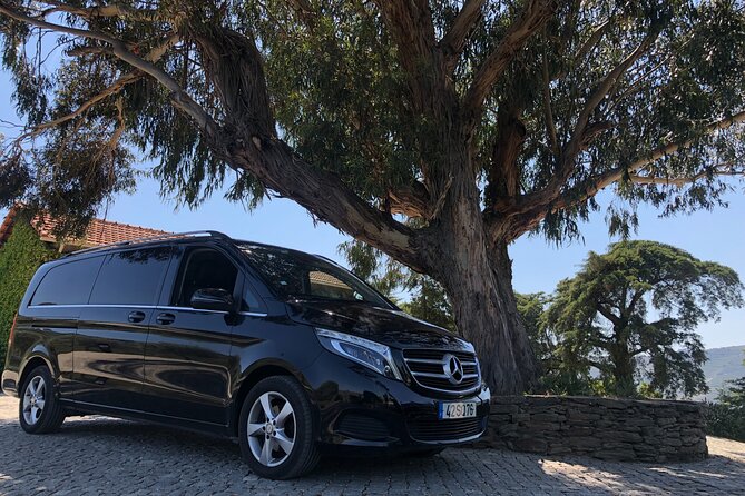 Private transfer from Porto to Lisbon with two Sightseeing stops - Batalha: a monastery built on a victory