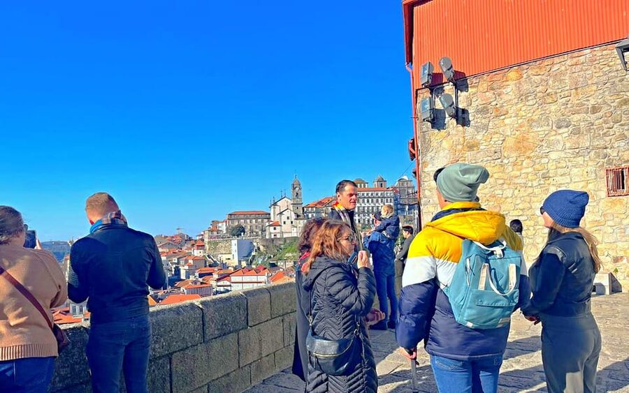 Private Walking Tour, highlights and secrets of Porto - São Bento Station and Porto’s central face