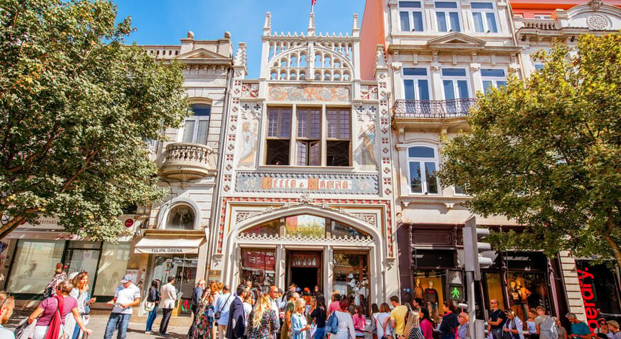 Private Walking Tour, highlights and secrets of Porto - Lello Bookstore and the question of paid entry