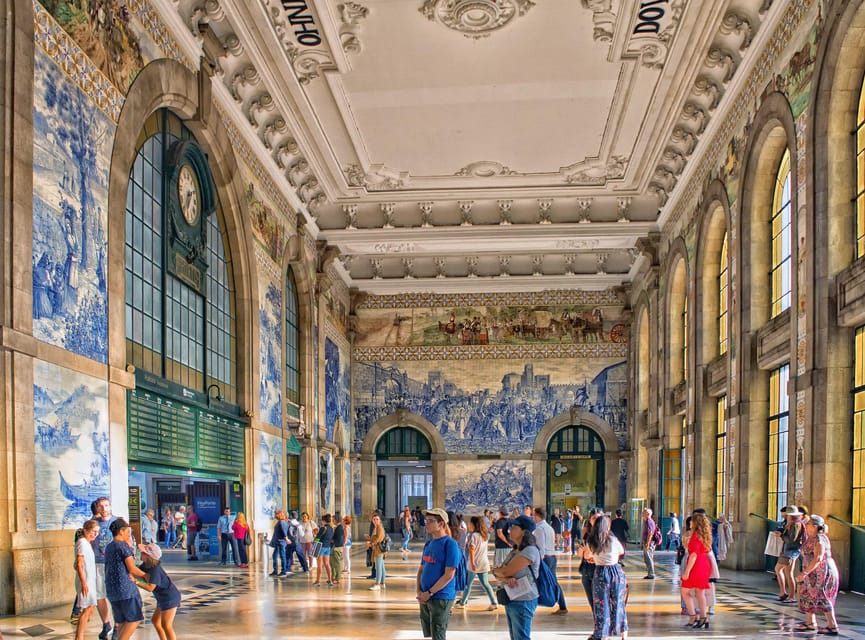 Private Walking Tour, highlights and secrets of Porto - Palacio da Bolsa and Rua das Flores
