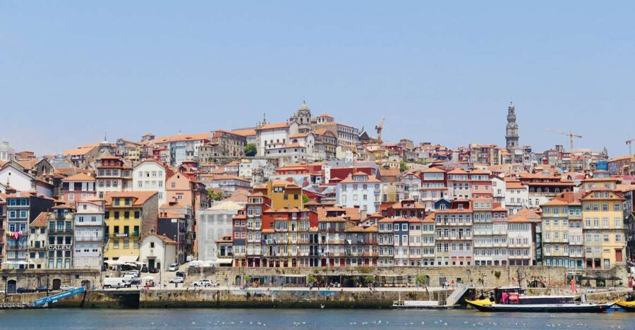 Private Walking Tour in Porto incl. Livraria Lello ticket - Santa Catarina, the Chapel of Souls, and a taste of daily Porto