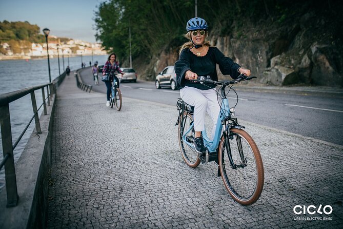 Rent an Electric Bike with Bosch motor - Beginning on the Gaia side of the Douro