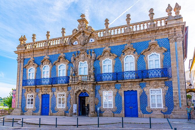 Roman Heritage of Braga: Self-Guided Puzzle Adventure - Following ordinary streets to R. Andrade Corvo 26