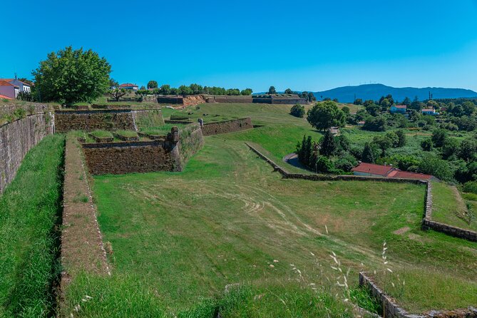 Santiago and Valença do Minho Full Day Private Tour - Leaving Porto and crossing into Galicia