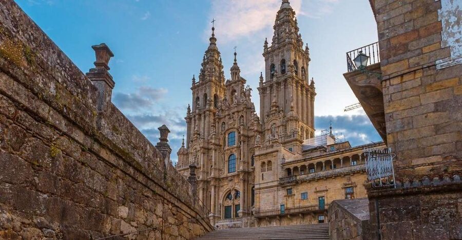 Santiago de Compostela Full-Day Tour From Porto - Three hours to eat, wander, and choose your priorities