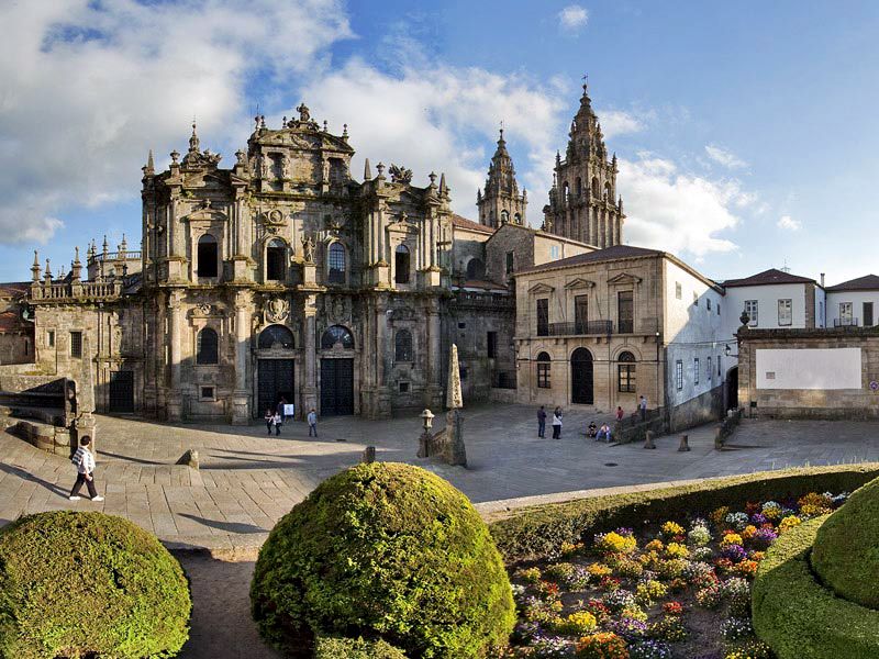 Santiago de Compostela Full-Day Tour From Porto - The guide can make or break a long day
