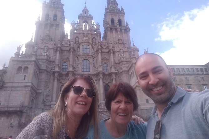 Santiago de Compostela & Valença do Minho - from Porto - Who should book this experience