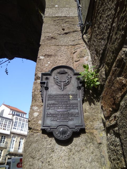 Santiago de Compostela & Valença - Private tour from Porto - Feeling the arrival at the central square