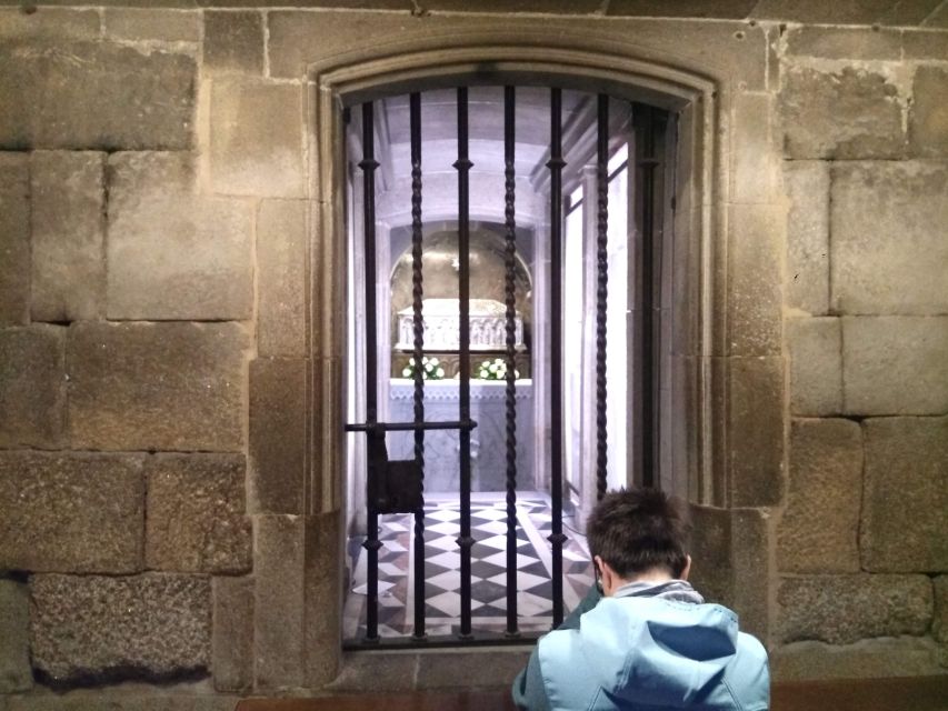 Santiago de Compostela & Valença - Private tour from Porto - The morning inside Santiago Cathedral