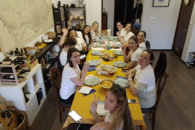 Shopping, cooking and eating together at my home in Porto - Why the local shopping stop is worth your time
