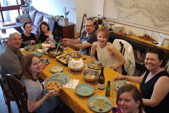 Shopping, cooking and eating together at my home in Porto - A social experience with a flexible group size