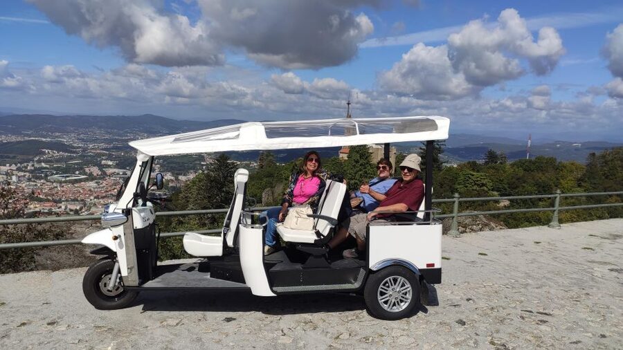 Sightseeing Tours by Electric Tuk-Tuk in Guimarães - Which route should you choose?