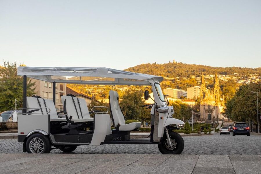 Sightseeing Tours by Electric Tuk-Tuk in Guimarães - One hour around the UNESCO old town