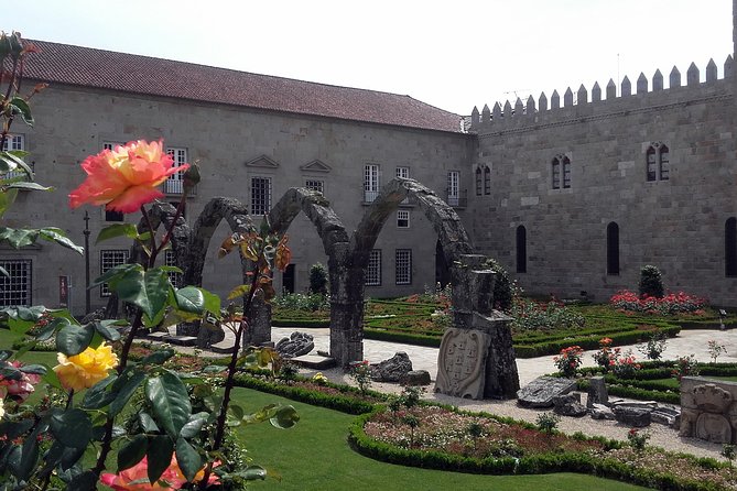 Small-Group Braga Half-Day Tour with Bom Jesus Sanctuary - Riding the water-powered funicular