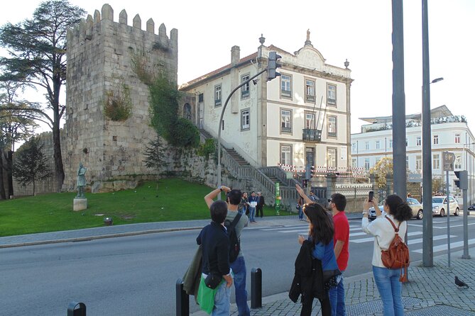 Small-group Porto's Roots Walking Tour - Why the guide matters here
