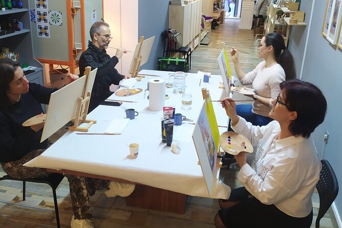Small Painting Group with a Local Artist in Porto - Color theory, mixtures, and brush control