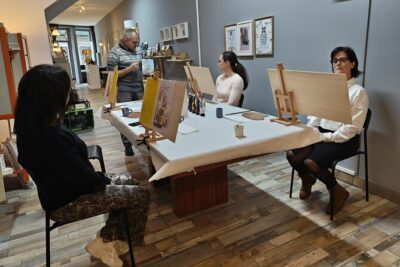 Small Painting Group with a Local Artist in Porto