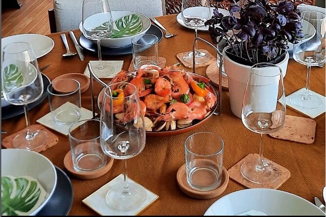 The Art of Eating and Making Friends - Why a Porto apartment changes the evening