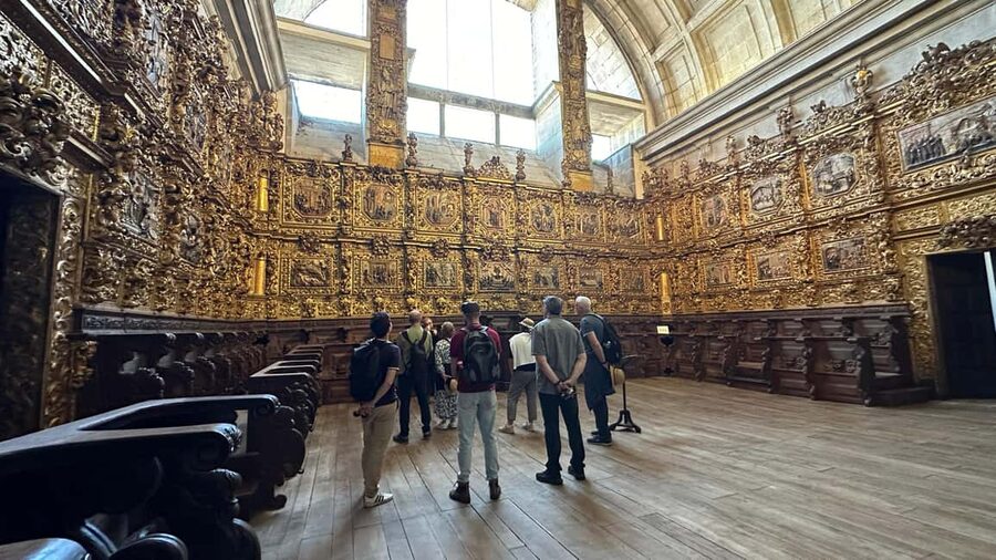 The Beautiful Story of Porto: Guided Tour with Entry Tickets - A local tasting with a little mystery