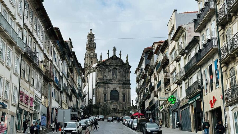 The Beautiful Story of Porto: Guided Tour with Entry Tickets - Passing Livraria Lello without an interior visit