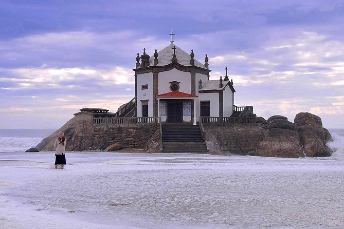 Tour Between Lisbon - Porto or Porto-Lisbon with several stops - Nazaré: surf culture, sea views, and lunch