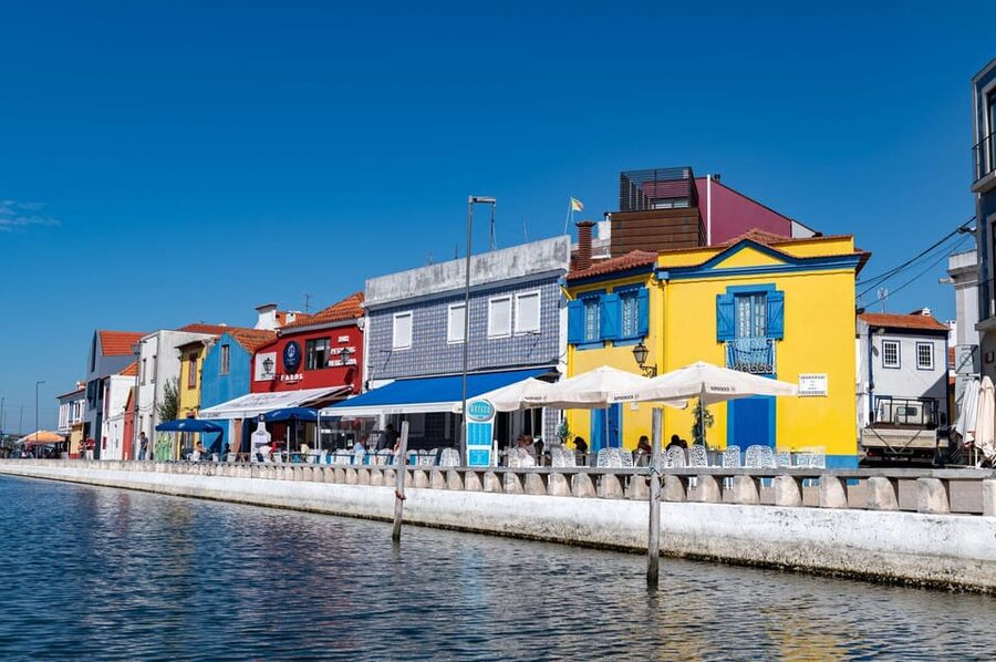 Tour Porto-Aveiro/Costa Nova | half day in portuguese Venice - Aveiro’s Canals and the Moliceiro Ride