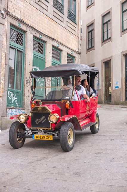 Tour Porto: Classic Adventure in Electric Tuk Tuk - Comfort, weather, and group size