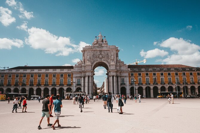 Transfer Tour Between Lisbon and Porto - Aveiro brings canals and moliceiro boats