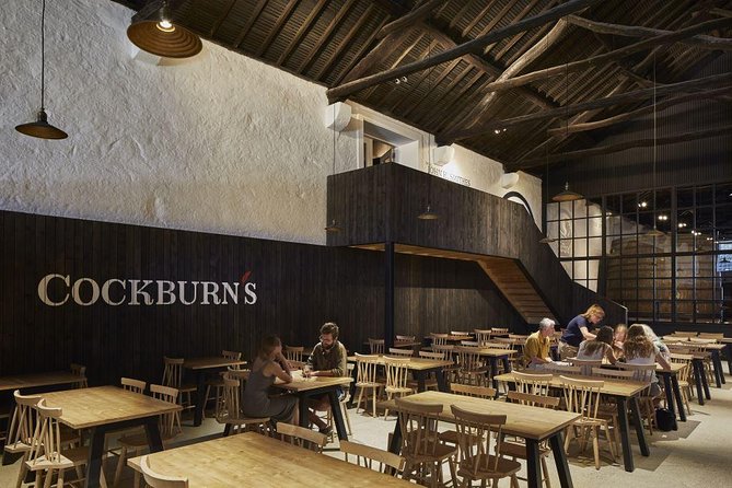 Visit Cockburn's cantine - What the guide explains about Port production