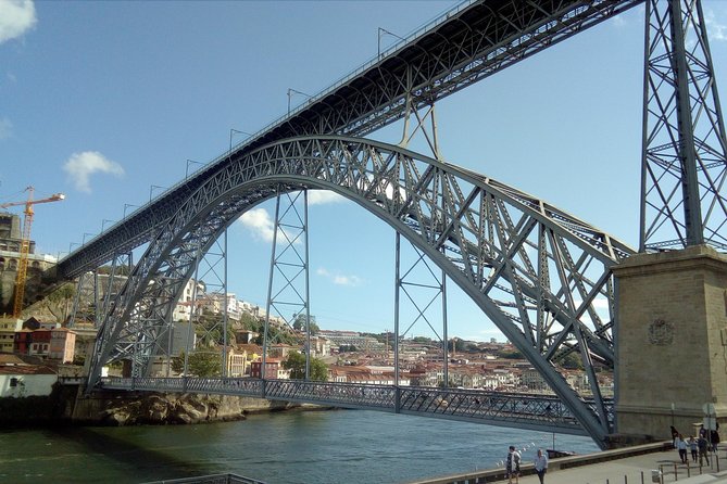 Walking & Hiking Through Porto - From the upper city down toward the Douro