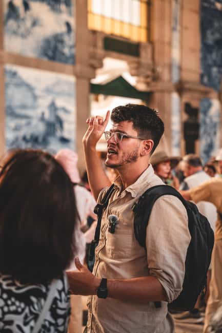 Walking tour discover Porto's center in German (max. 12 pax) - A pause for questions and Porto advice