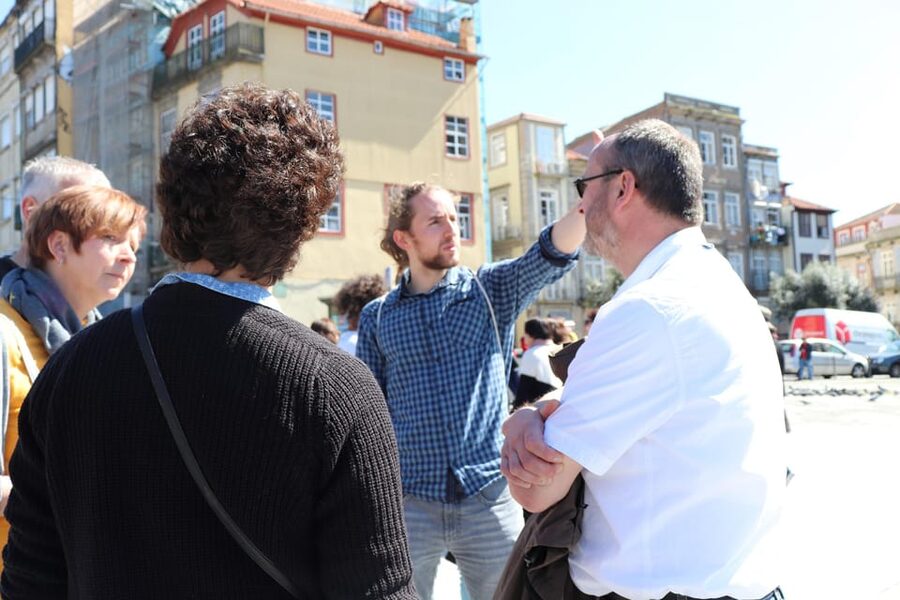 Walking tour discover Porto's center in German (max. 12 pax) - The old quarter below Porto Cathedral
